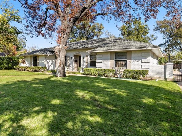 3825  Sundown Drive , Benbrook Texas 76116