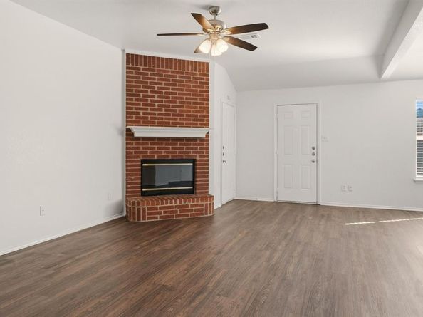 1542  Sunnymeadow Road , Lancaster Texas 75134