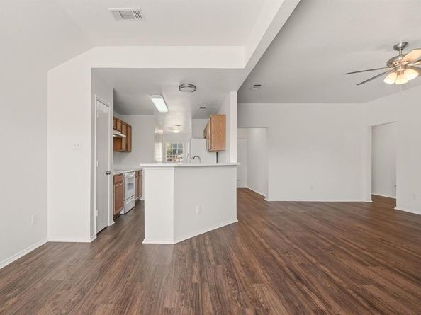 1542  Sunnymeadow Road , Lancaster Texas 75134