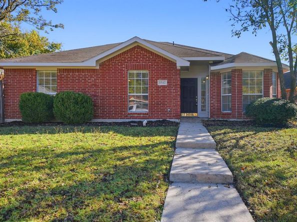 1542  Sunnymeadow Road , Lancaster Texas 75134