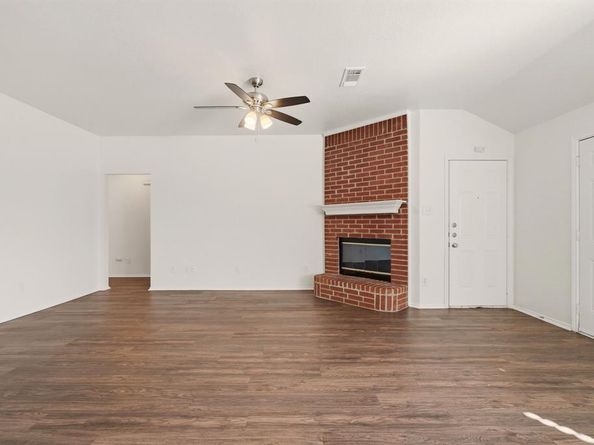 1542  Sunnymeadow Road , Lancaster Texas 75134