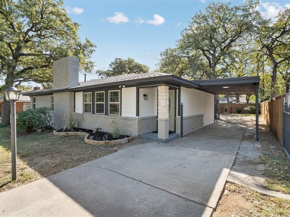 2160  Green Hill Circle , Fort Worth Texas 76112