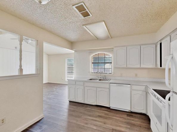 1114  Tracy Lane , Lancaster Texas 75134