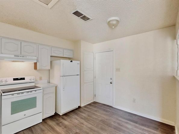 1114  Tracy Lane , Lancaster Texas 75134