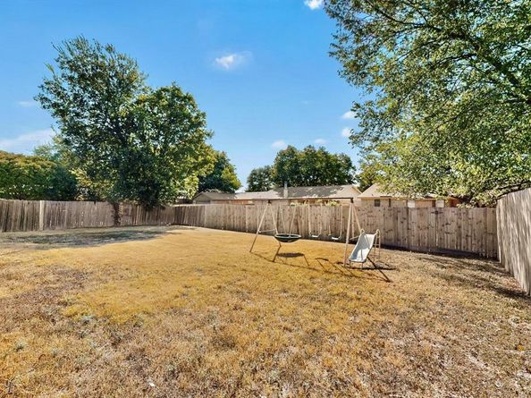 1114  Tracy Lane , Lancaster Texas 75134