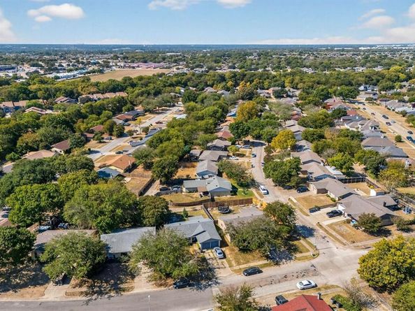 1114  Tracy Lane , Lancaster Texas 75134