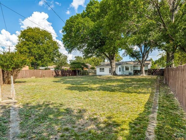 1325  Patricia Lane , Garland Texas 75042