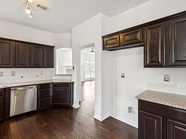 14596  Whitman Court , Addison Texas 75001