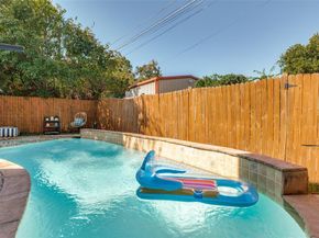 2435 W 10th Street , Dallas Texas 75211