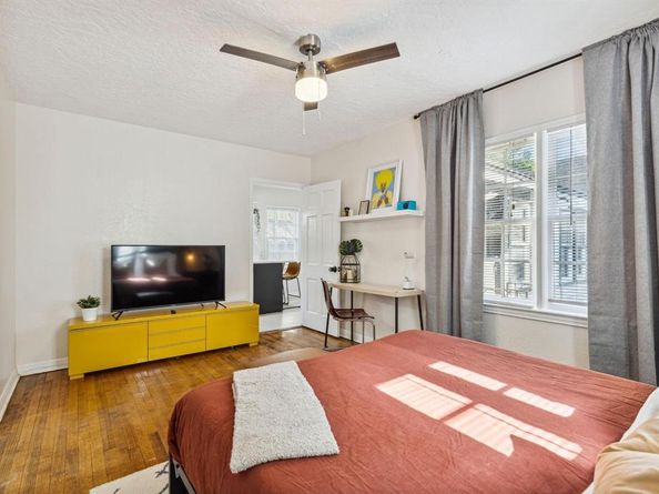 2435 W 10th Street , Dallas Texas 75211