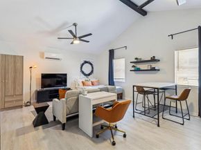 2435 W 10th Street , Dallas Texas 75211