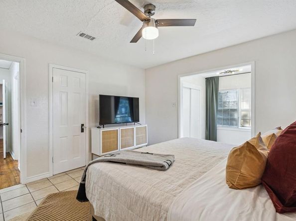 2435 W 10th Street , Dallas Texas 75211