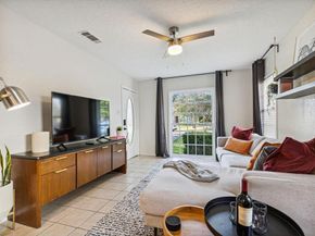 2435 W 10th Street , Dallas Texas 75211