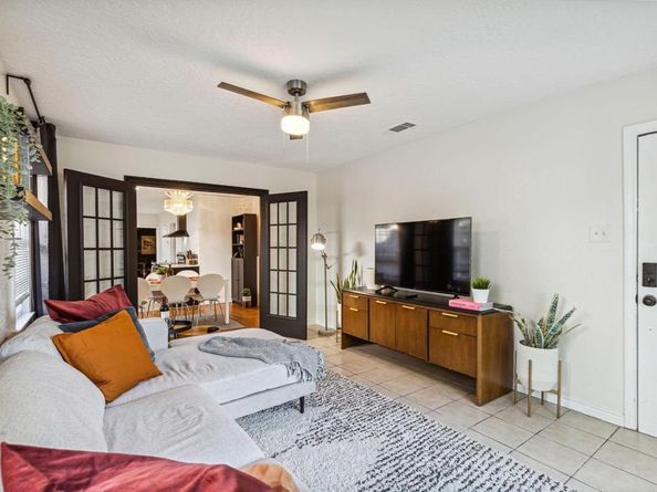 2435 W 10th Street , Dallas Texas 75211