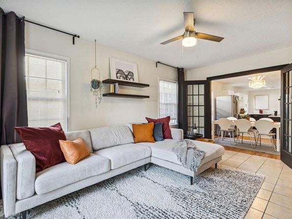 2435 W 10th Street , Dallas Texas 75211