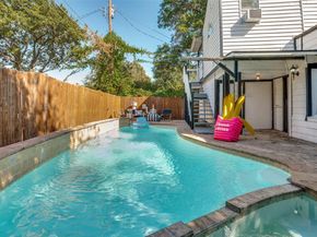 2435 W 10th Street , Dallas Texas 75211