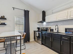 2435 W 10th Street , Dallas Texas 75211