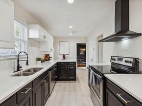 2435 W 10th Street , Dallas Texas 75211