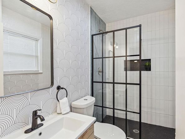 2435 W 10th Street , Dallas Texas 75211