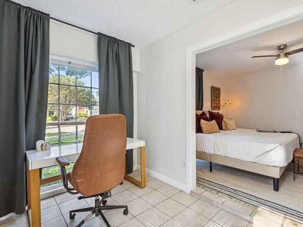 2435 W 10th Street , Dallas Texas 75211