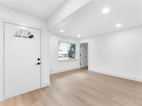 3818  Dartmouth Street , Garland Texas 75043