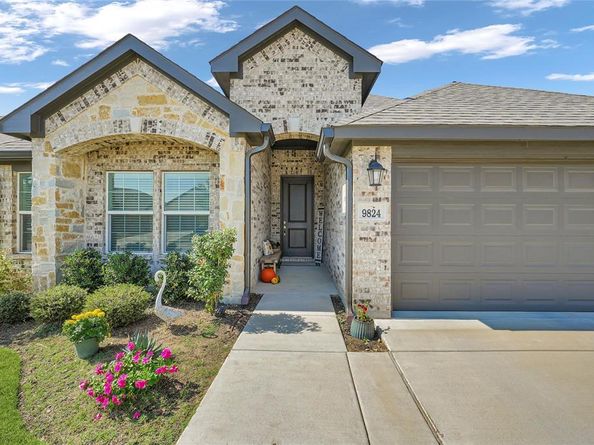 9824  Mescalbean Boulevard , Fort Worth Texas 76036