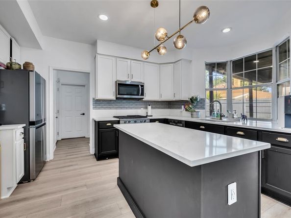 409  Baldwin Street , Grand Prairie Texas 75052