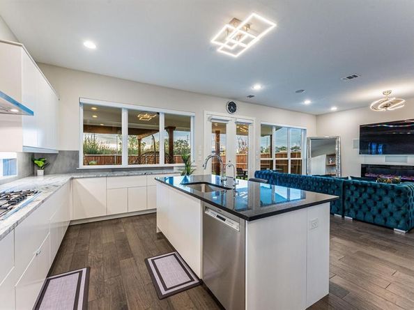 4013  Ivanhoe Lane , Dallas Texas 75212