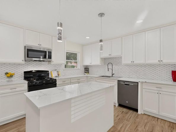 813  Travis Street , Garland Texas 75040