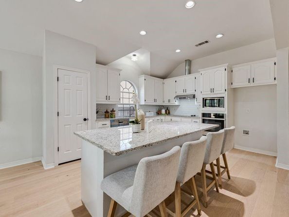 1412  Melody Lane , Carrollton Texas 75006