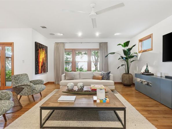 4329  Taos Road , Dallas Texas 75209