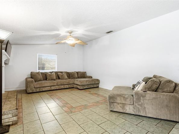 4100  Coronet Lane , Arlington Texas 76017