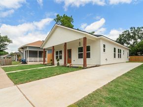 1015  Stella Street , Fort Worth Texas 76104