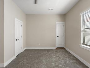 300  Steinman Avenue , Dallas Texas 75203