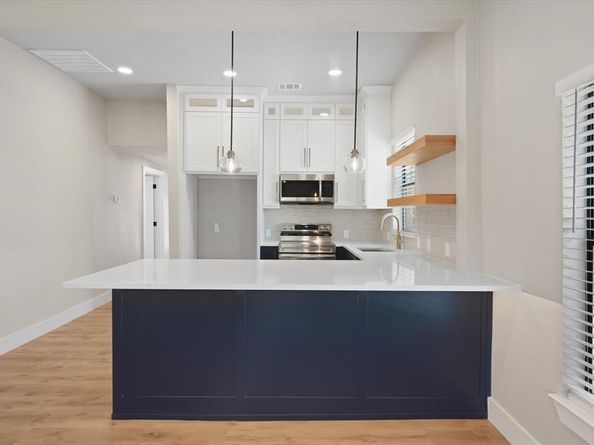 300  Steinman Avenue , Dallas Texas 75203