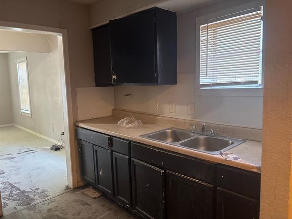 2934  Kirven Street , Dallas Texas 75227