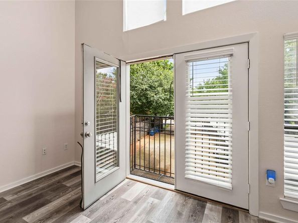 5111  Manett Street  207, Dallas Texas 75206