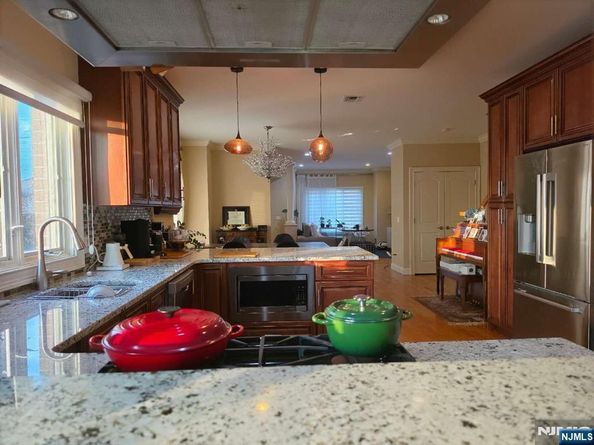 304 E Palisades Boulevard, Palisades Park NJ 07650