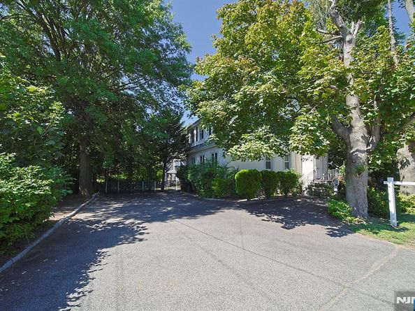 1585 Bergen Boulevard, Leonia NJ 07605