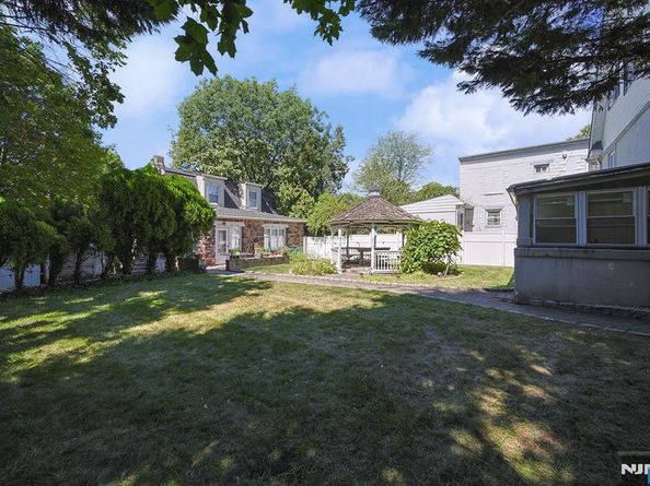 1585 Bergen Boulevard, Leonia NJ 07605