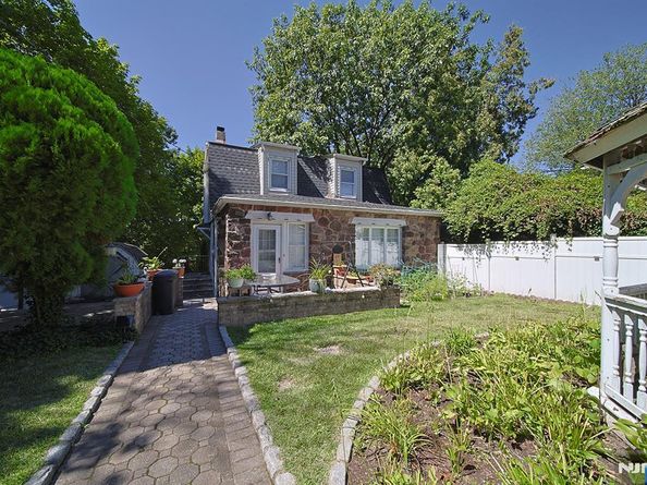 1585 Bergen Boulevard, Leonia NJ 07605