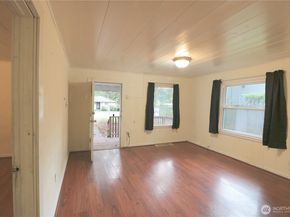 14040 Ashworth Avenue N, Seattle WA 98133