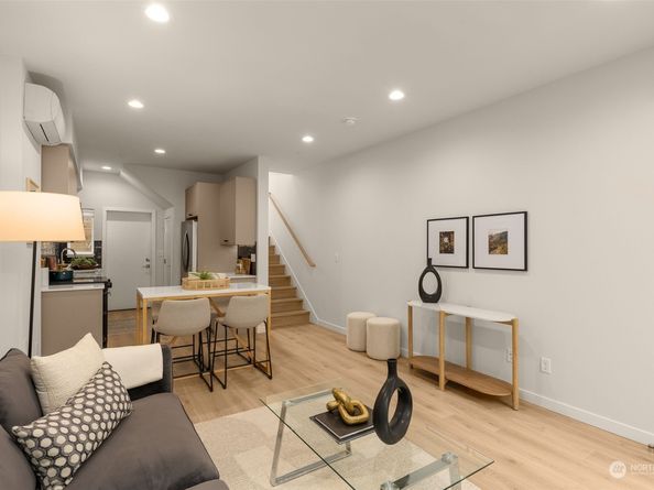 8045 D Mary Avenue NW, Seattle WA 98117