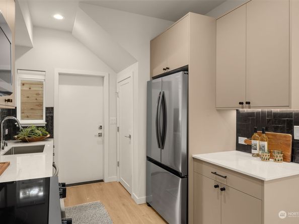 8045 D Mary Avenue NW, Seattle WA 98117