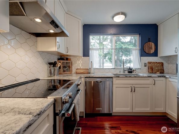 916 N 165th Street 7, Shoreline WA 98133