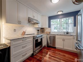 916 N 165th Street 7, Shoreline WA 98133