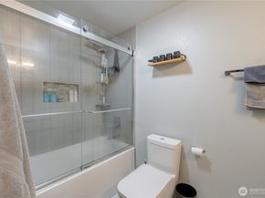 916 N 165th Street 7, Shoreline WA 98133