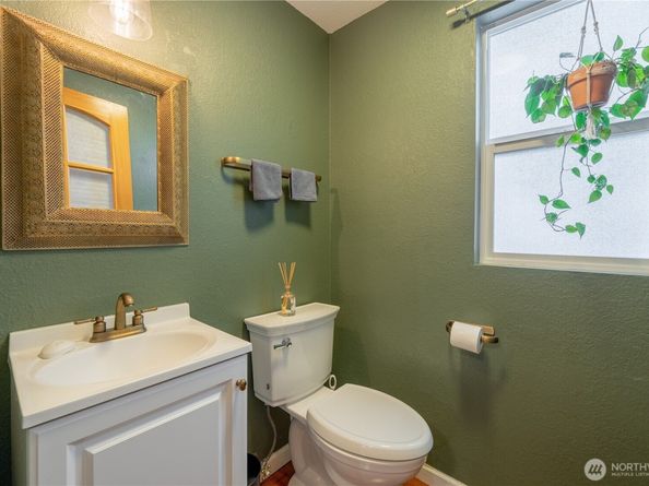 916 N 165th Street 7, Shoreline WA 98133