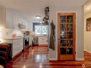 916 N 165th Street 7, Shoreline WA 98133