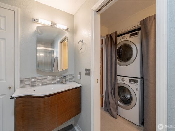 916 N 165th Street 7, Shoreline WA 98133